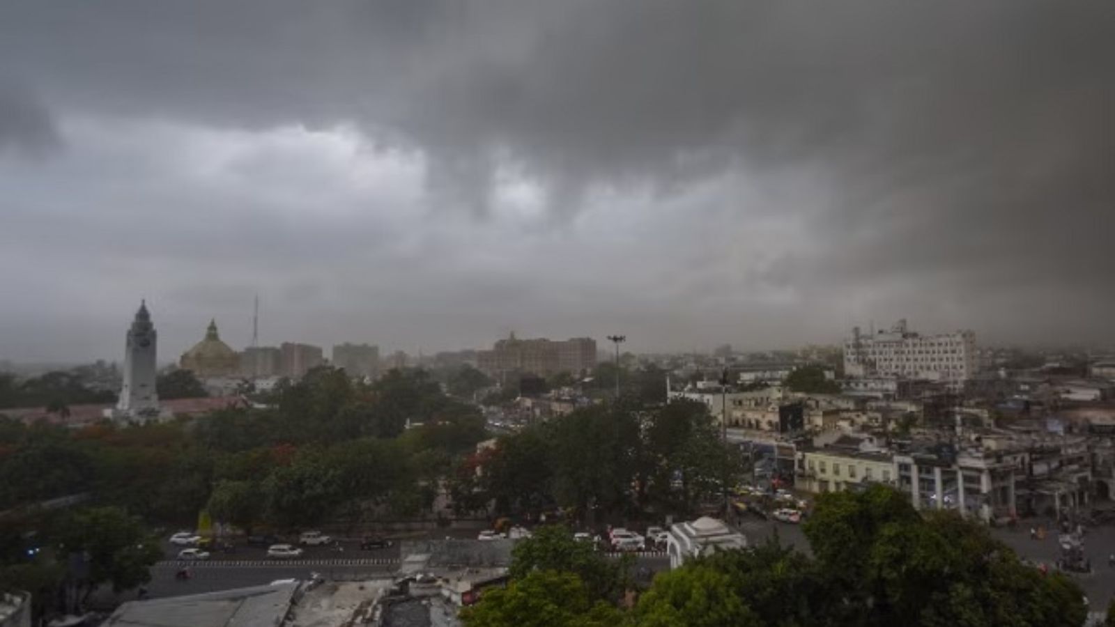 Punjab Weather Report : जालंधर में आंधी और बारिश से मौसम ठंडा, 