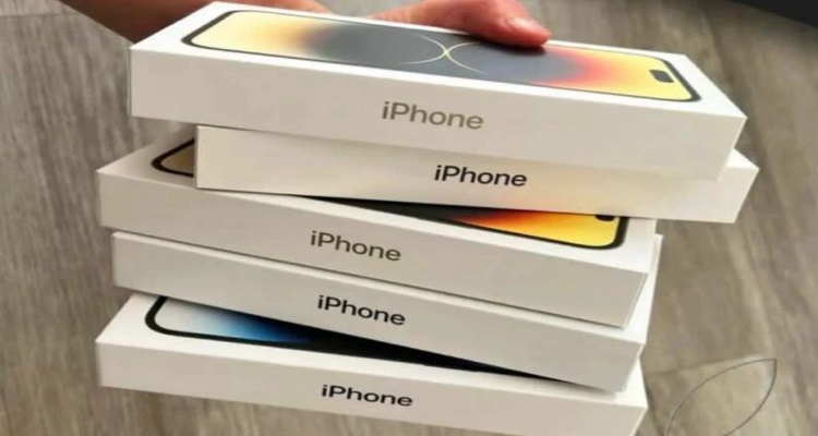 अचानक गिरी iPhone 15 की कीमत, फटाफट करें बुक, 