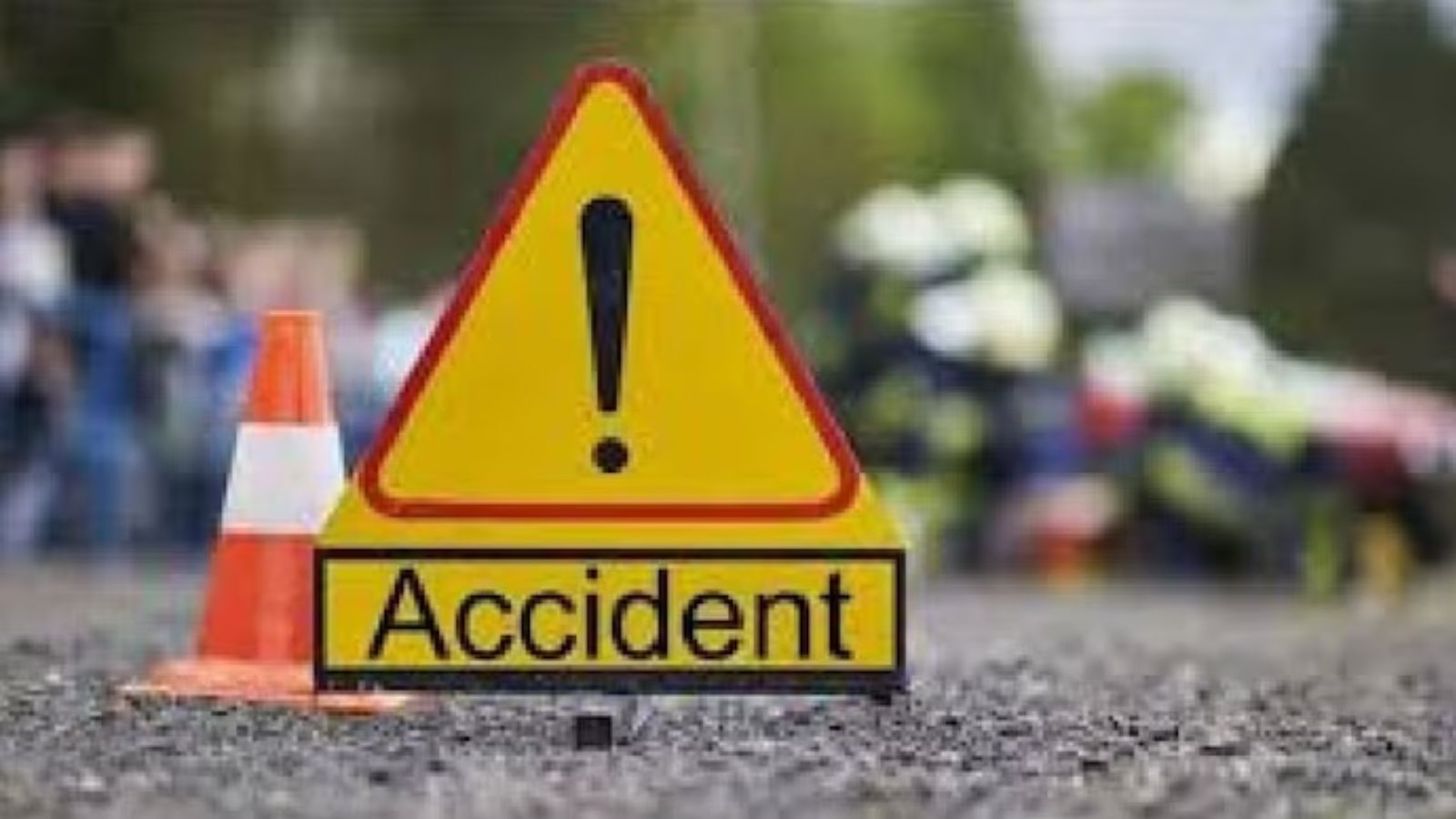 बुंदेलखंड एक्सप्रेसवे पर दो ट्रकों की हुई टक्कर, 