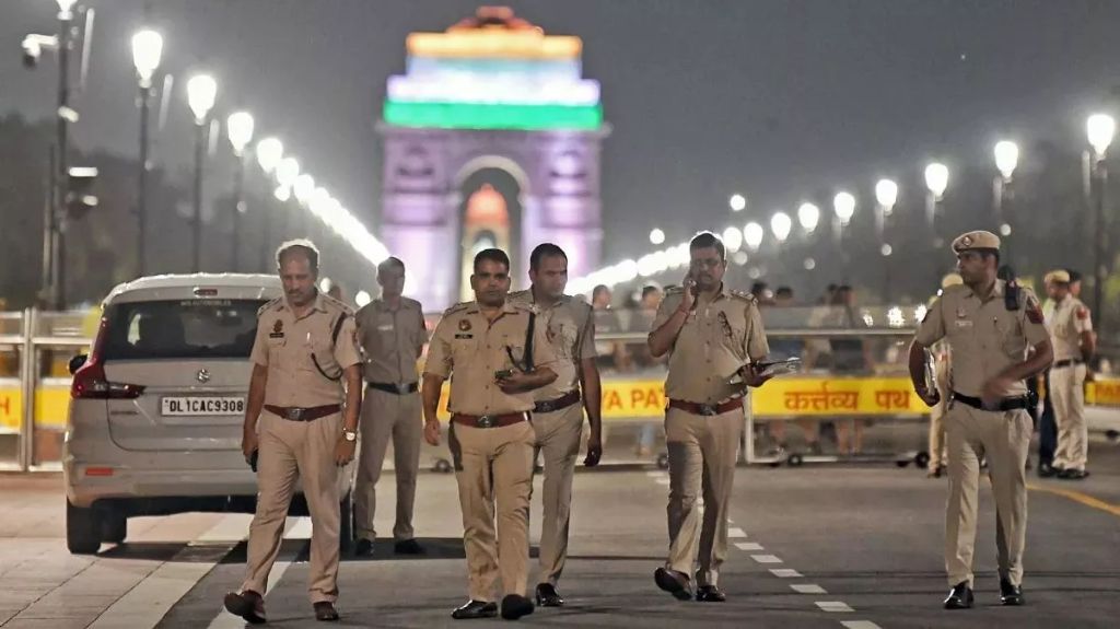 नए साल पर कारों में हुड़दंग मचाने वालों पर दिल्ली पुलिस का सख्त एक्शन, 347 के लाइसेंस जब्त, 