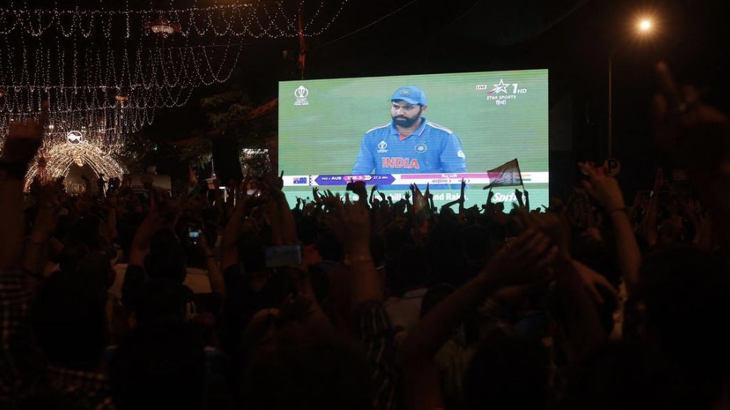 वर्ल्ड कप में भारत की हार का जश्न मनाया, 