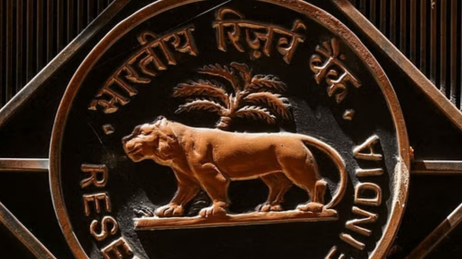 इन बैकों पर RBI ने लगाया भारी जुर्माना, 
