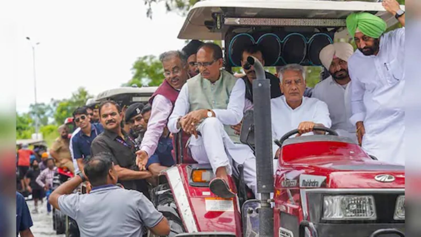 बाढ़ पर कृषि मंत्री शिवराज चौहान का बड़ा खुलासा,