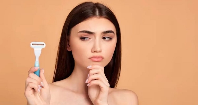 क्या आप भी फेशियल हेयर हटाने के लिए रेजर का इस्तेमाल करती हैं ?