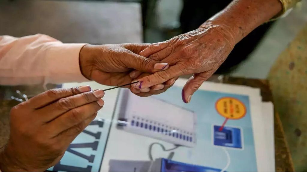 मणिपुर में दोबारा वोटिंग जारी