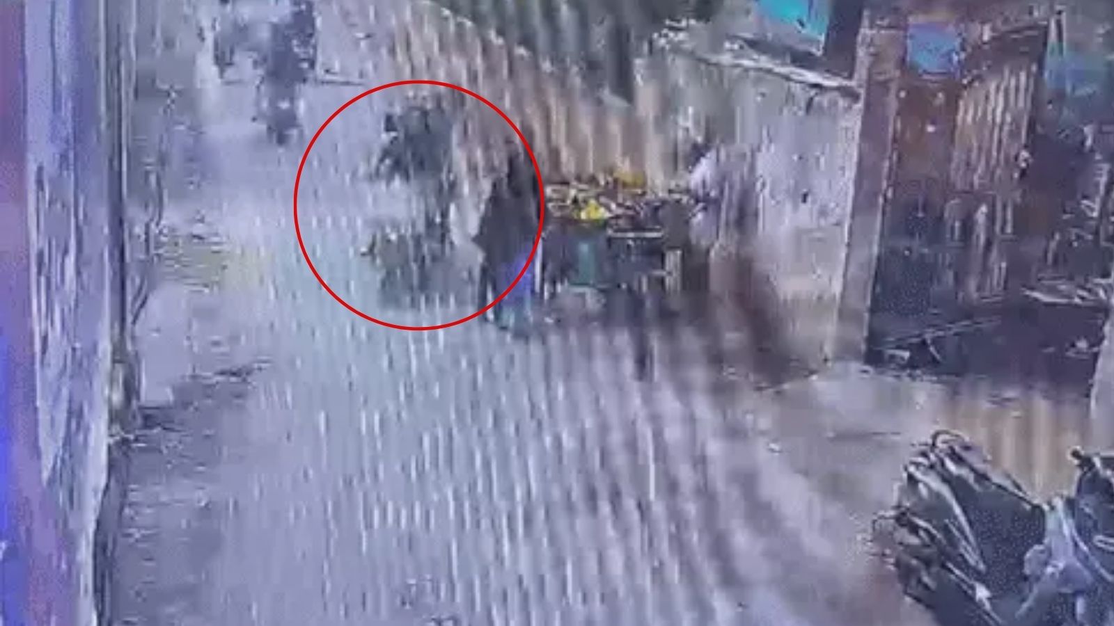लुधियाना : बोरी के बाद अब सरेआम सड़क पर लाश फेंक फरार हुए आरोपी, 
