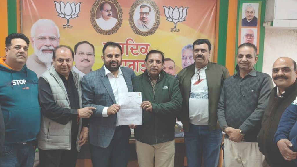 जालंधर नगर निगम इलेक्शन के लिए BJP से देवेंद्र अरोड़ा ने दिया नामांकन,