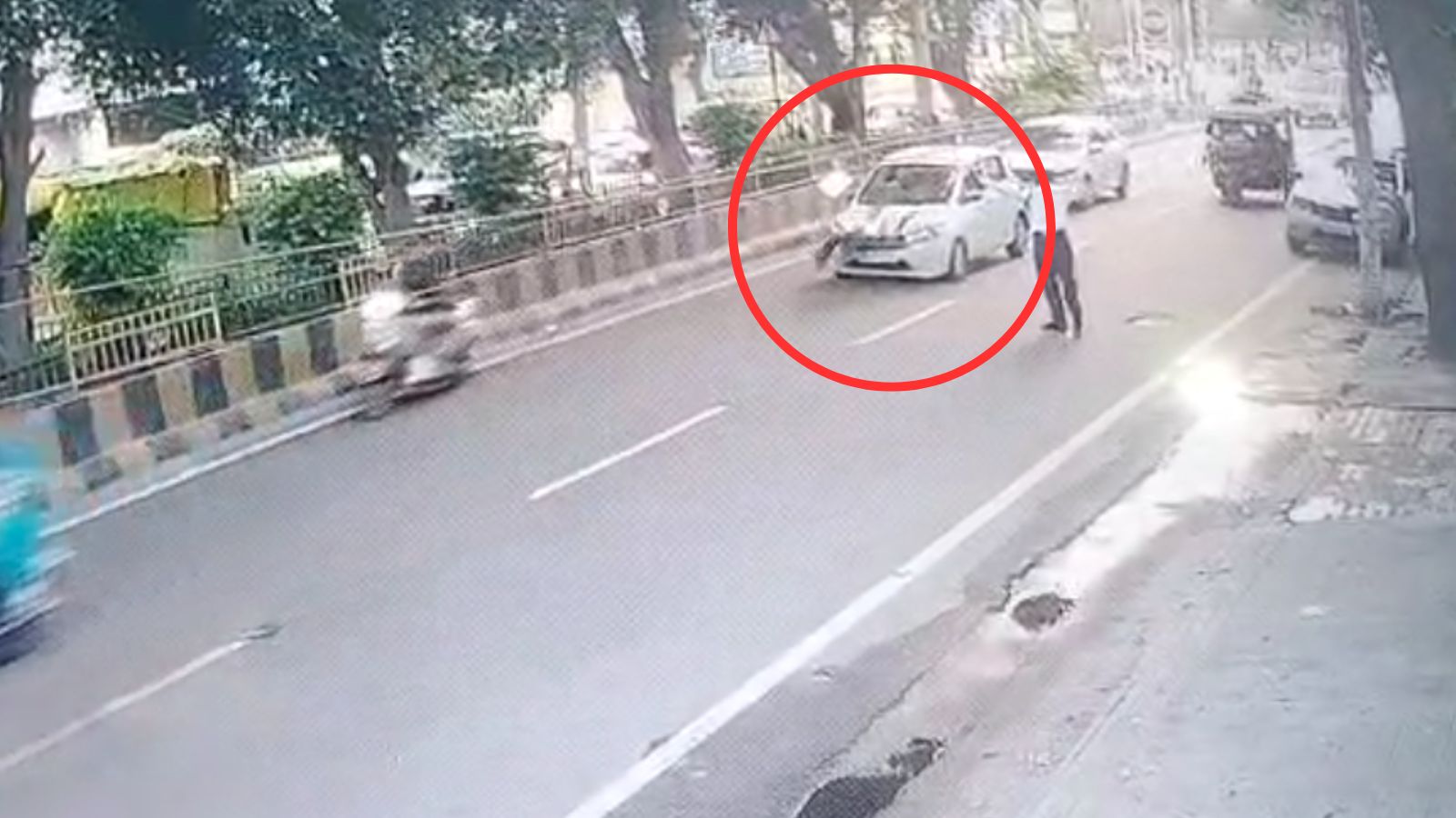 जालंधर Model Town में गाड़ी ने महिला ट्रैफिक पुलिसकर्मी को मारी टक्कर, 