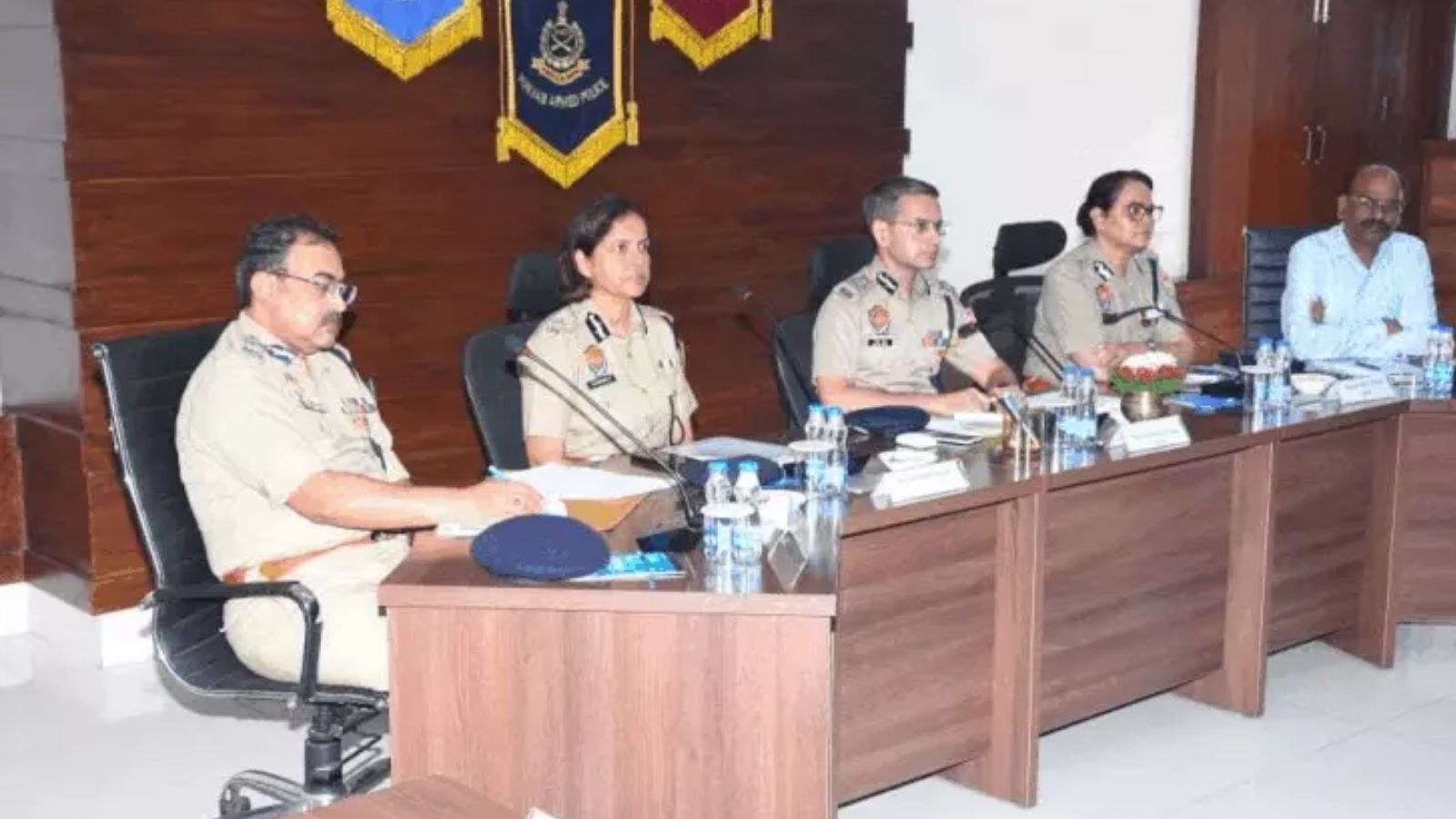 जालंधर में DGP गौरव यादव ने पुलिस अधिकारियों के साथ की हाई लेवल मीटिंग,