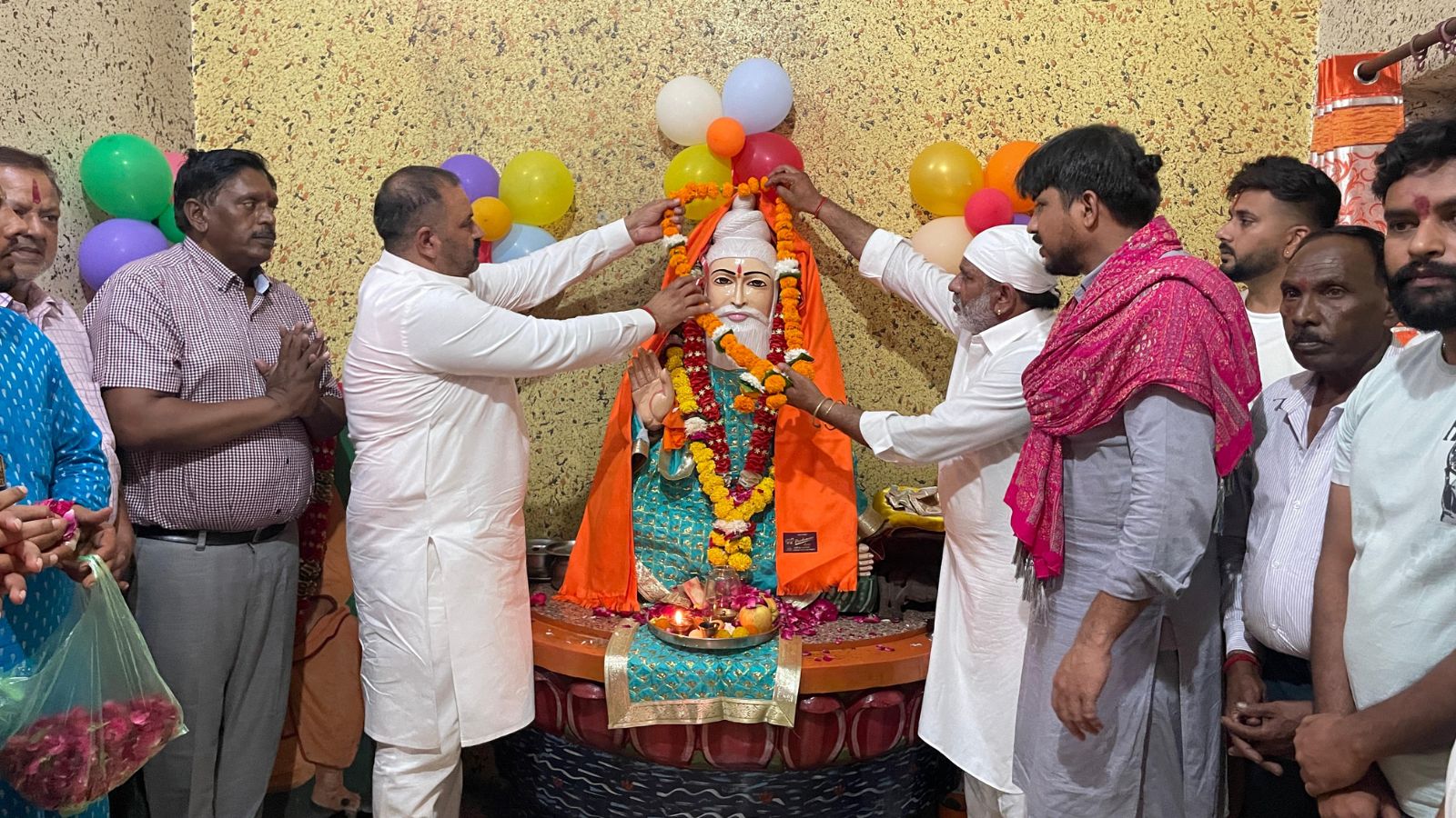  आबादपुरा के वाल्मीकि मंदिर में हवन और पूजा, 