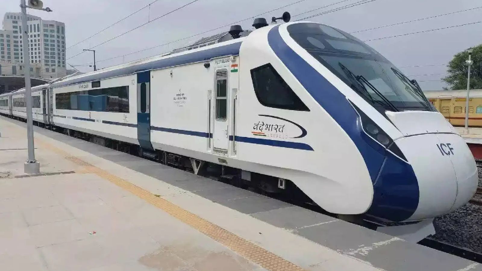 श्रीनगर से कटरा वंदे भारत ट्रेन में करने वाले हैं सफर 