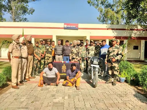 भारत-पाक बॉर्डर पर दो ड्रग स्मगलर को BSF व पुलिस ने पकड़ा