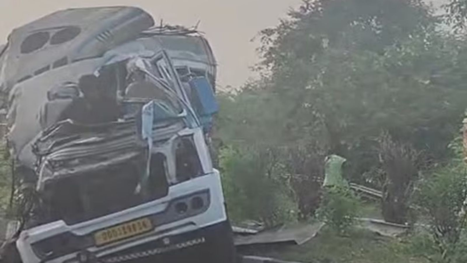 भीषण सड़क हादसे में म्यूजिक ग्रुप के 4 सदस्यों की मौ'त,