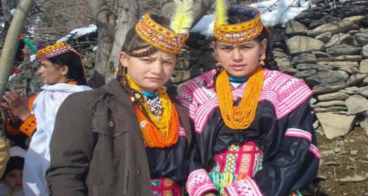 Hunza Community Beautiful Womens : जवान दिखती है यहां की 