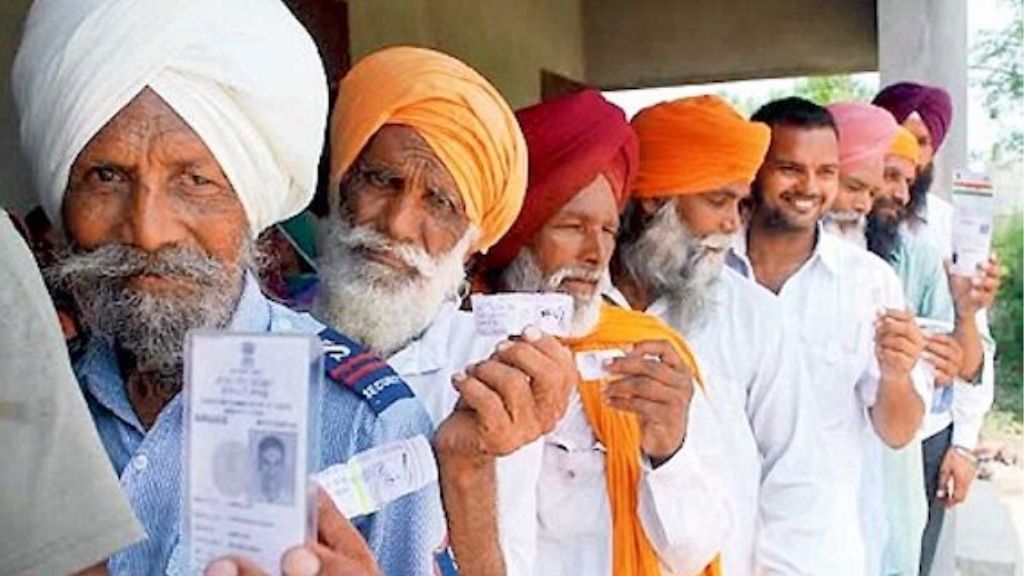 घर से वोट डाल सकेंगे वोटर्स, EC ने दी जानकारी