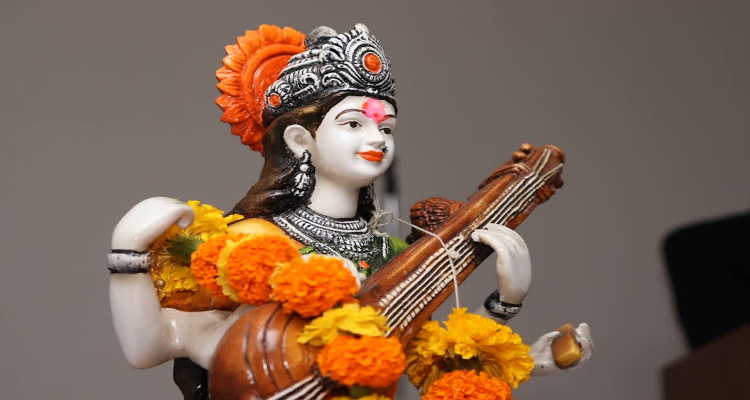 2025 Basant Panchami : बसंत पंचमी के दिन लाएं ये चीजें, घर में 