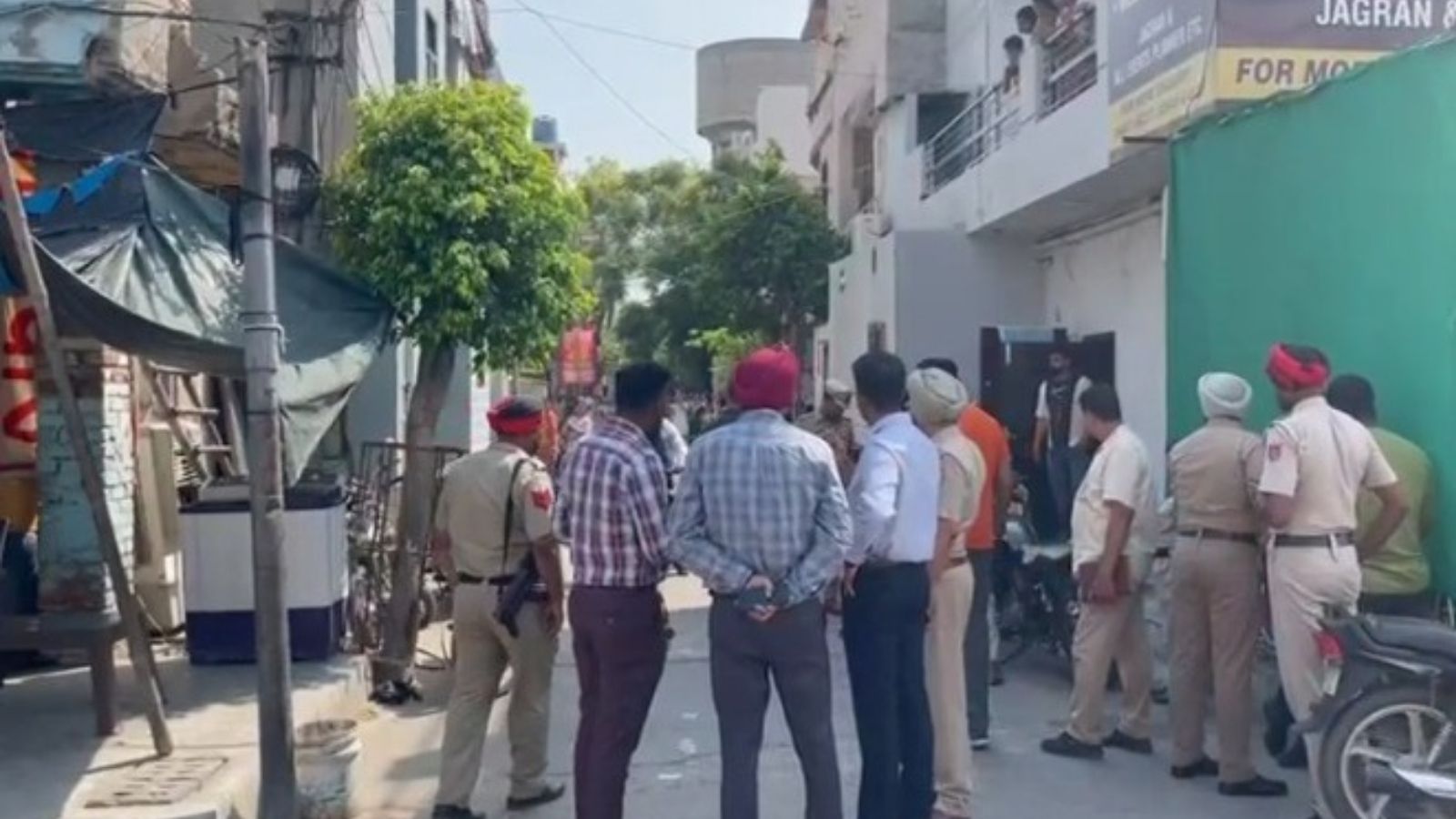 जालंधर के वेस्ट हलके में नशे के खिलाफ पुलिस की रेड