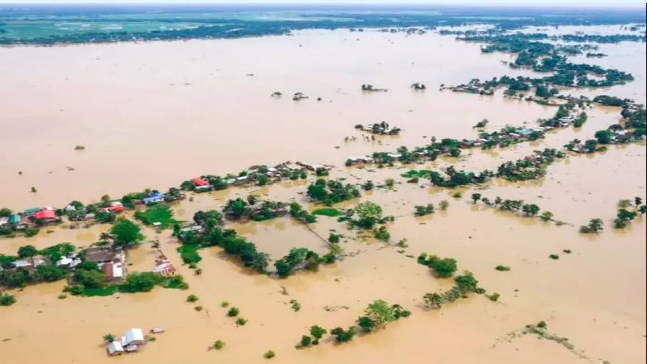  असम में बारिश और बाढ़ से 6 लाख लोग प्रभावित, 
