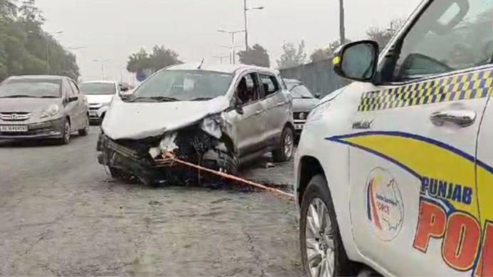 बठिंडा में Highway पर दो कारों की टक्कर,  