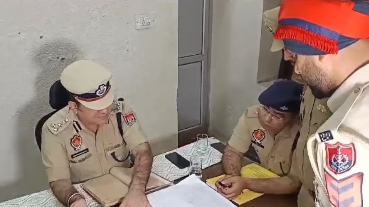 जालंधर के CP स्वप्न शर्मा अचानक चेकिंग करने पहुंचे पुलिस स्टेशन