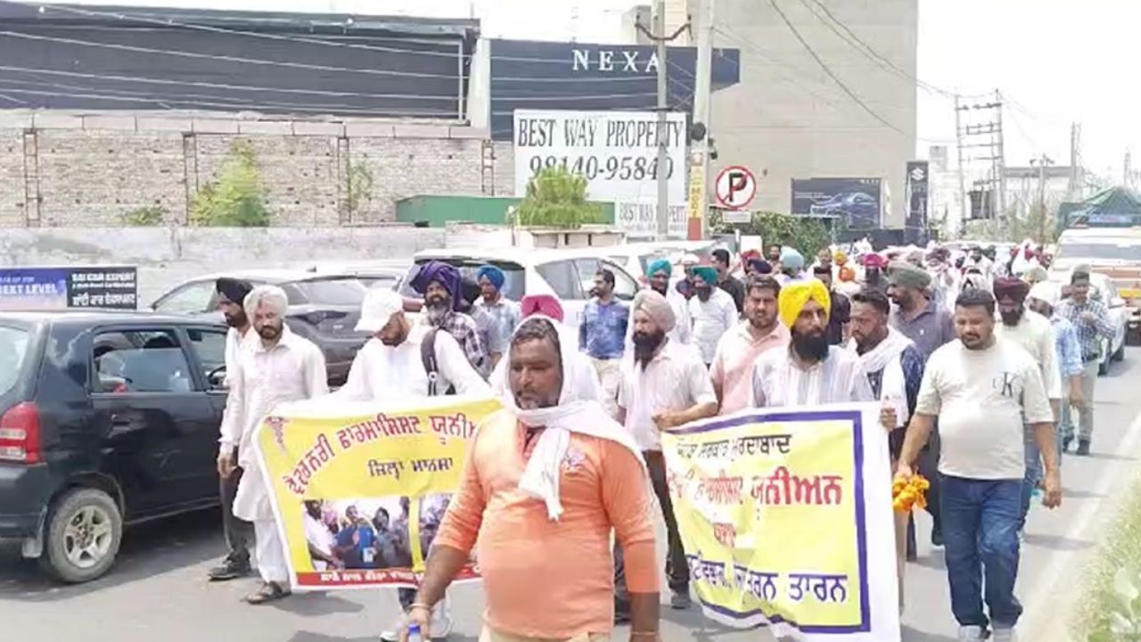 जालंधर में CM आवास के बाहर प्रदर्शन करने पहुंची वेटरनरी फार्मिस्ट यूनियन,