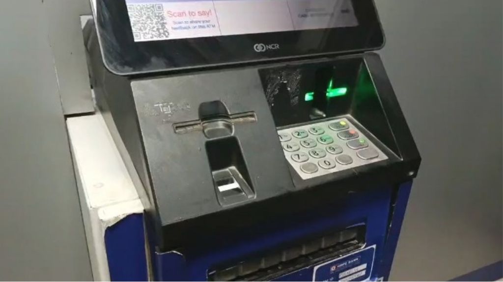 अमृतसर में एक प्राइवेट बैंक के ATM से निकाले पैसे, नहीं आए बाहर