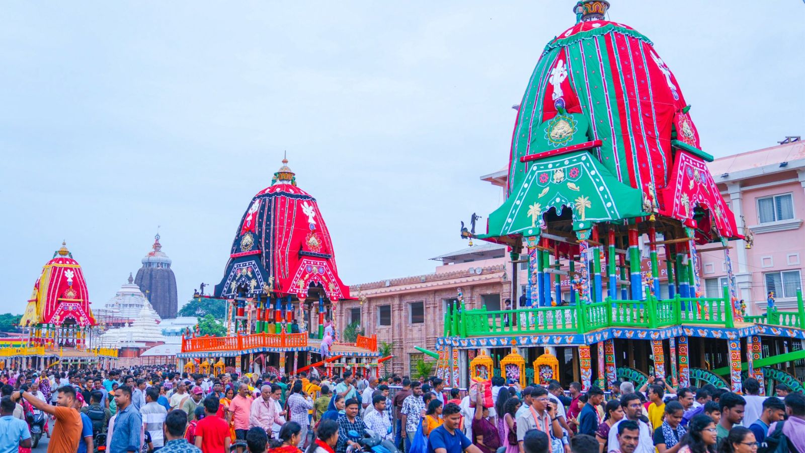 अहमदाबाद में जगन्नाथ रथयात्रा में अचानक बेकाबू हुए हाथी, 
