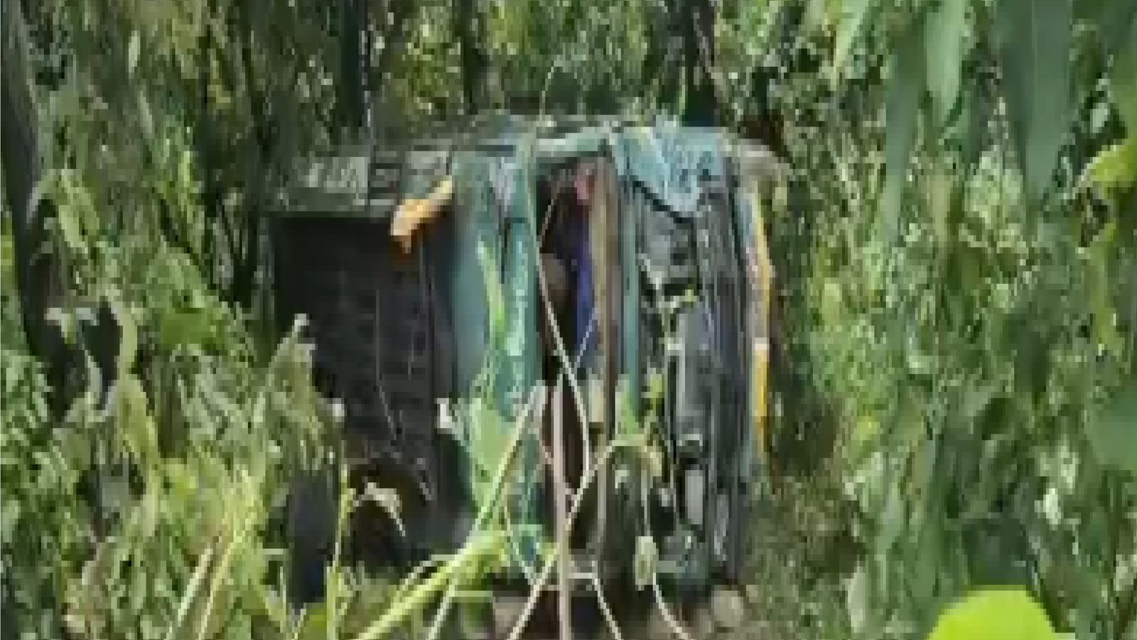 जम्मू-कश्मीर में मिनी बस पलटी, 