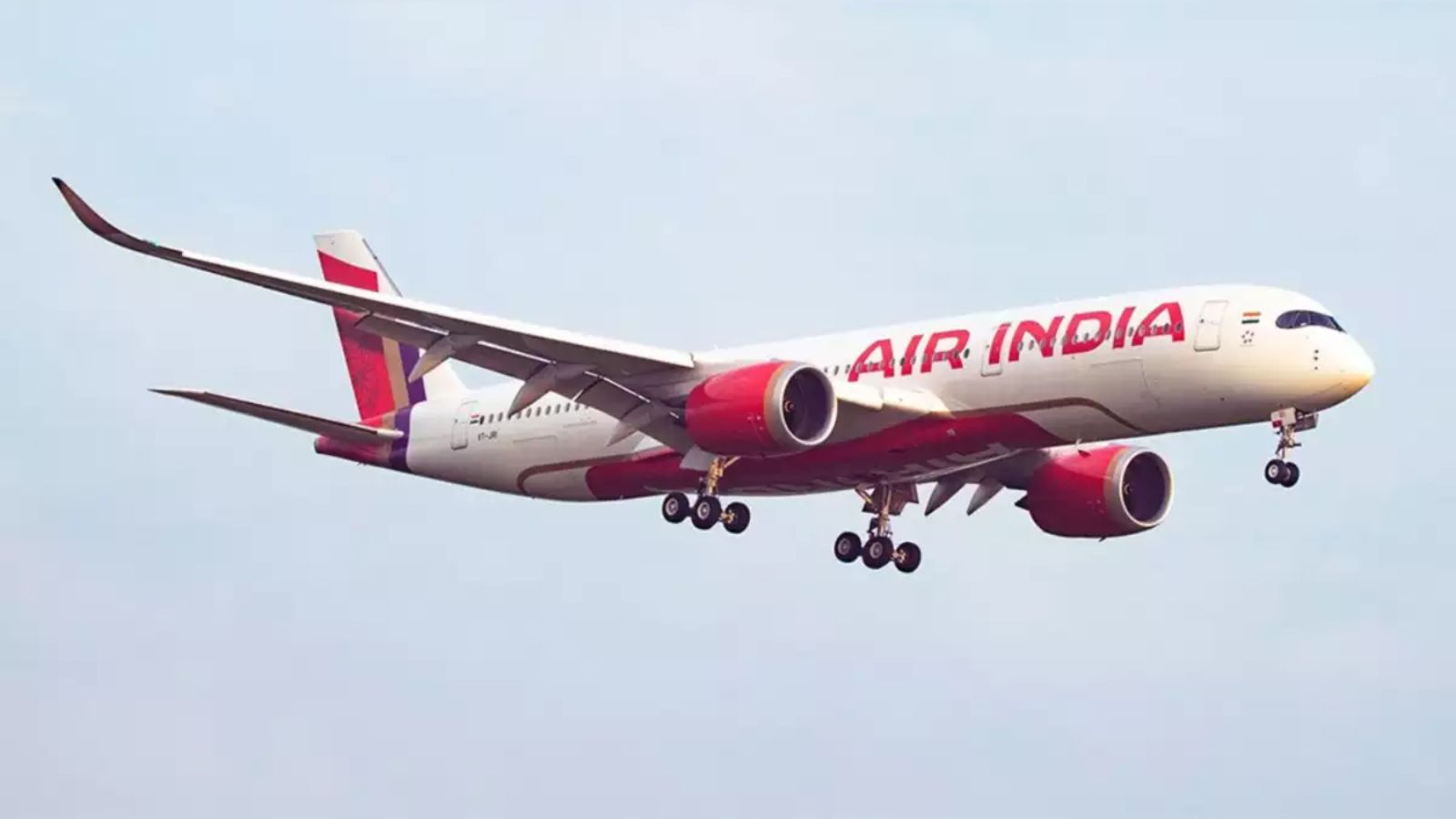 मुंबई से New York  जा रहे Air India Flight को मिली बम से उड़ाने की धमकी, 