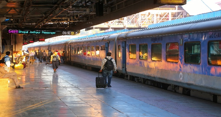 Train Ticket Booking Rules : ट्रेन छूटने पर दूसरी ट्रेन में कर 