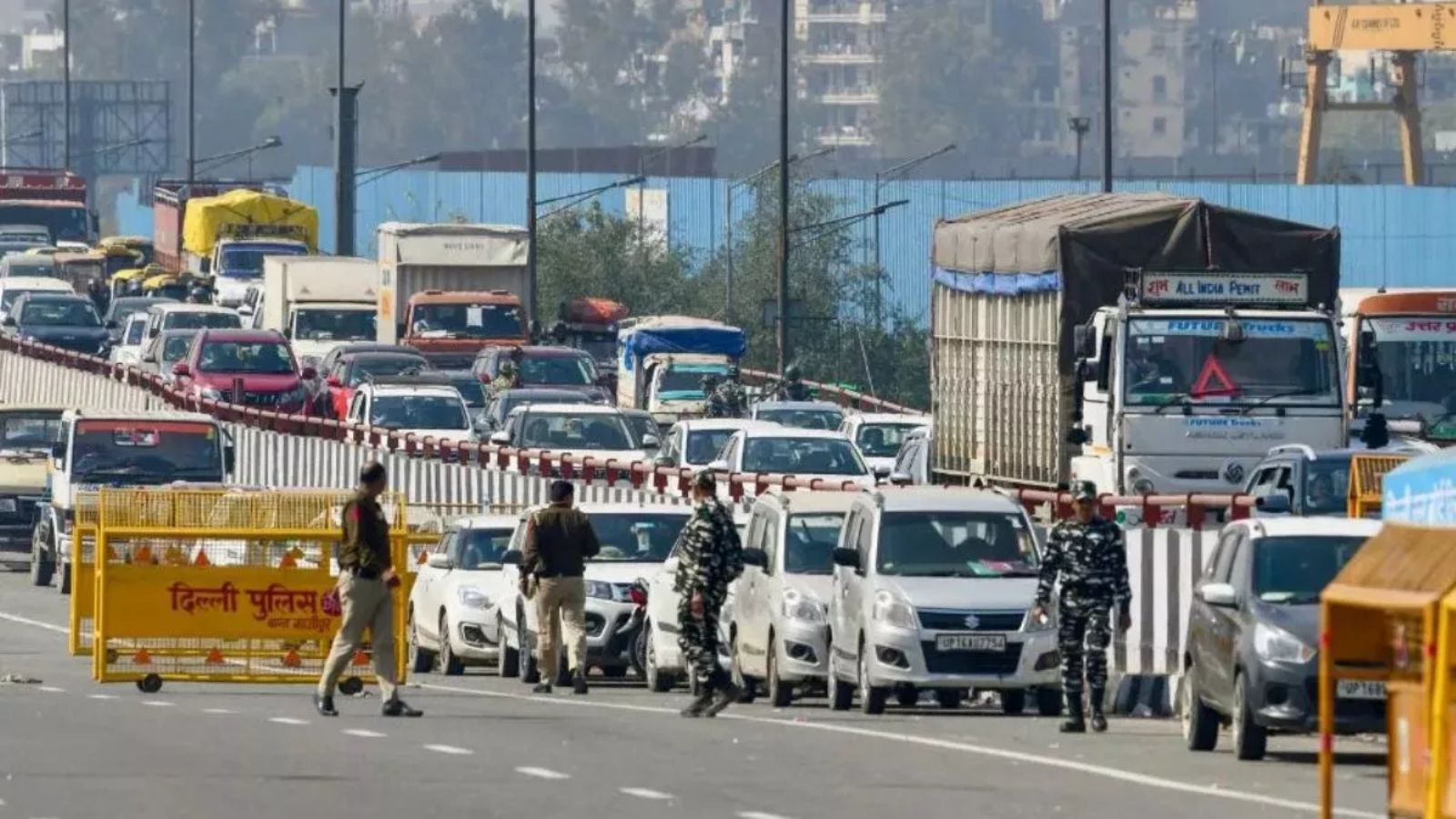 दिल्ली में इस महीने से इन गाड़ियों की एंट्री पर लगा बैन, 