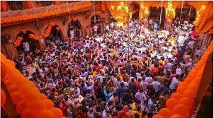 मथुरा के बांके बिहारी मंदिर में उमड़ी भीड़ में दबने से 2 लोगों की मौत,सेवादारों के आरोप - पुलिस ने VIP के नाम पर अपना रुतबा दिखाया