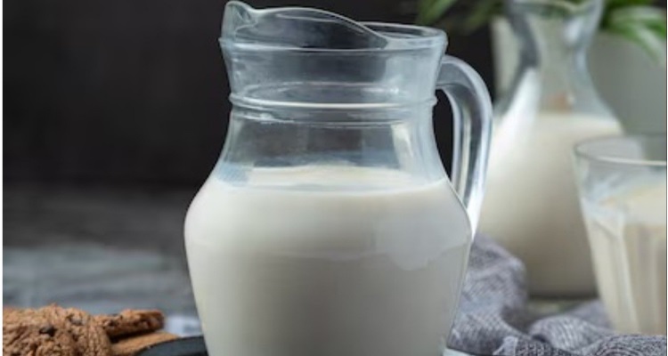 Make Immunity Milk : सर्दी, खांसी या फ्लू से पाना चाहते हैं छुटकारा,