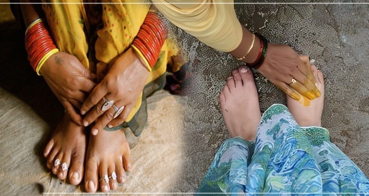 Tradition of Touching the Feet : सादगी से करना चरण स्पर्श परंपरा का 