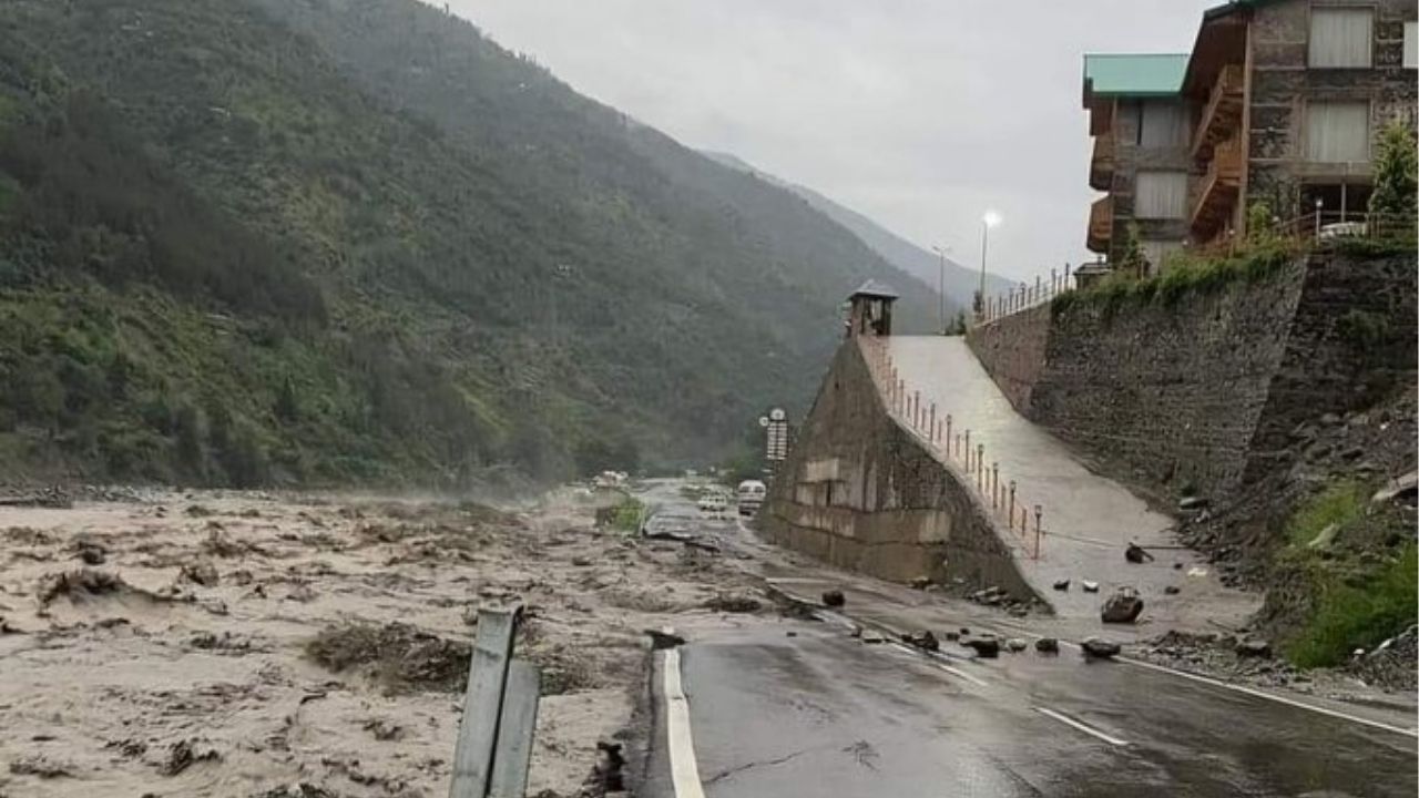  हिमाचल में भारी बारिश से तबाही,