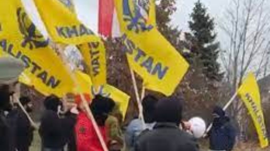 कनाडा में खालिस्तानी समर्थकों ने घेरा हिंदू मंदिर, 