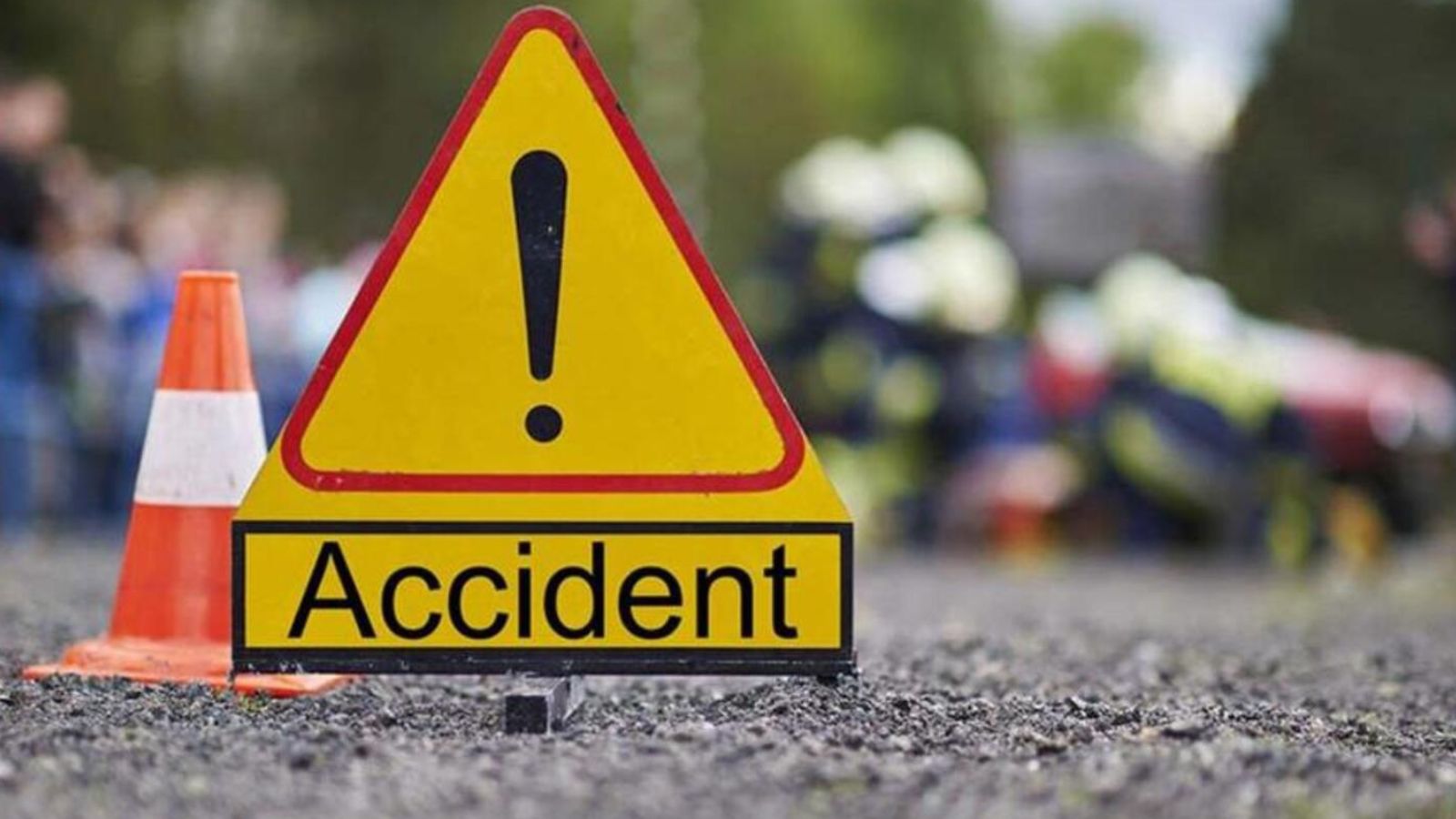 झारखंड में भयानक सड़क हादसा, पूरी तरह चकनाचूर हुई गाड़ी, 