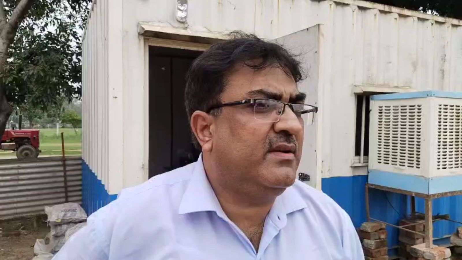 निगम कमिश्नर गौतम जैन बर्ल्टन पार्क में Multiples Stadium के काम का जायजा लेने पहुंचे, 