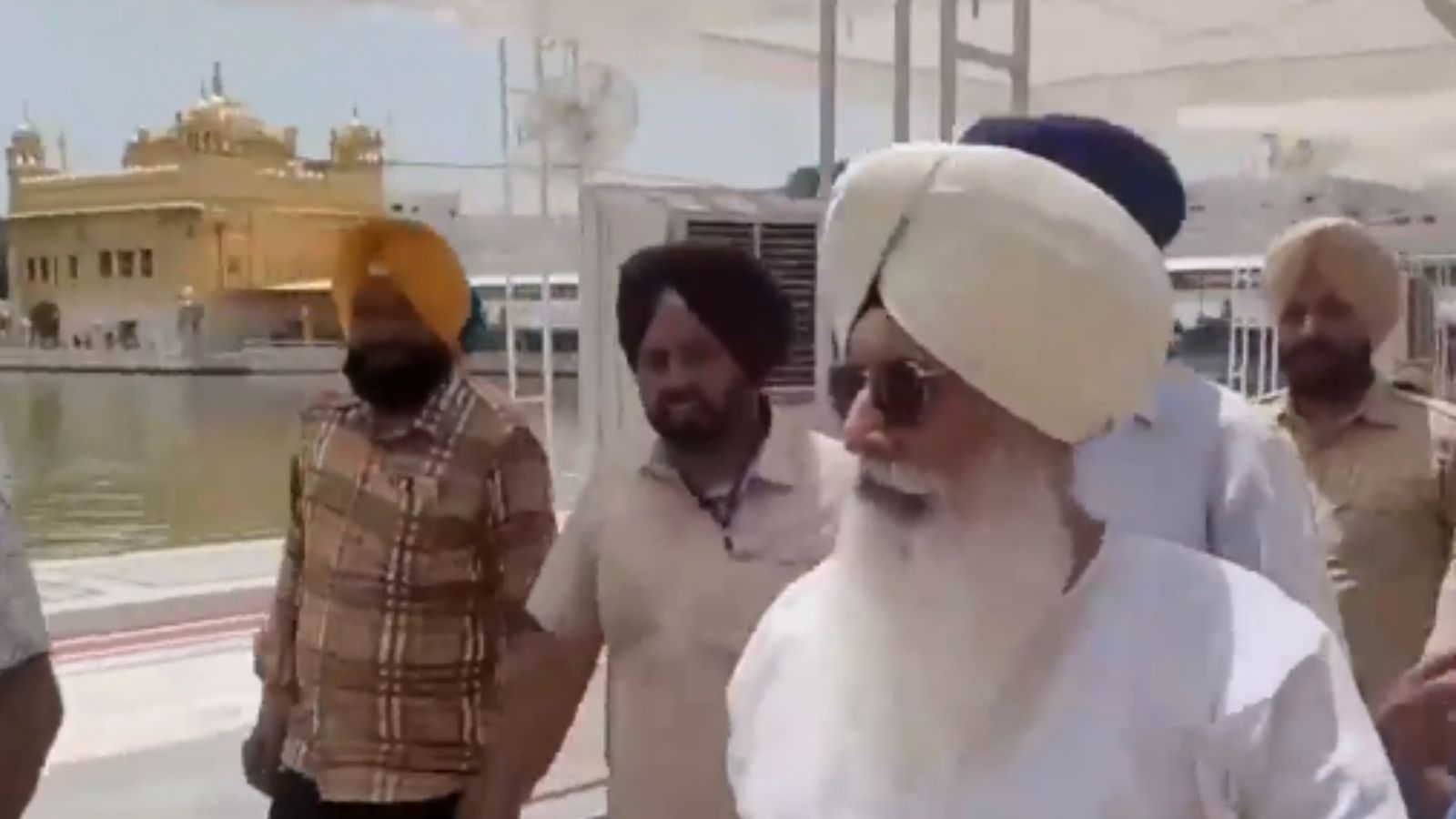 श्री दरबार साहिब नतमस्तक हुए डेरा ब्यास प्रमुख गुरिंदर सिंह ढिल्लों, 