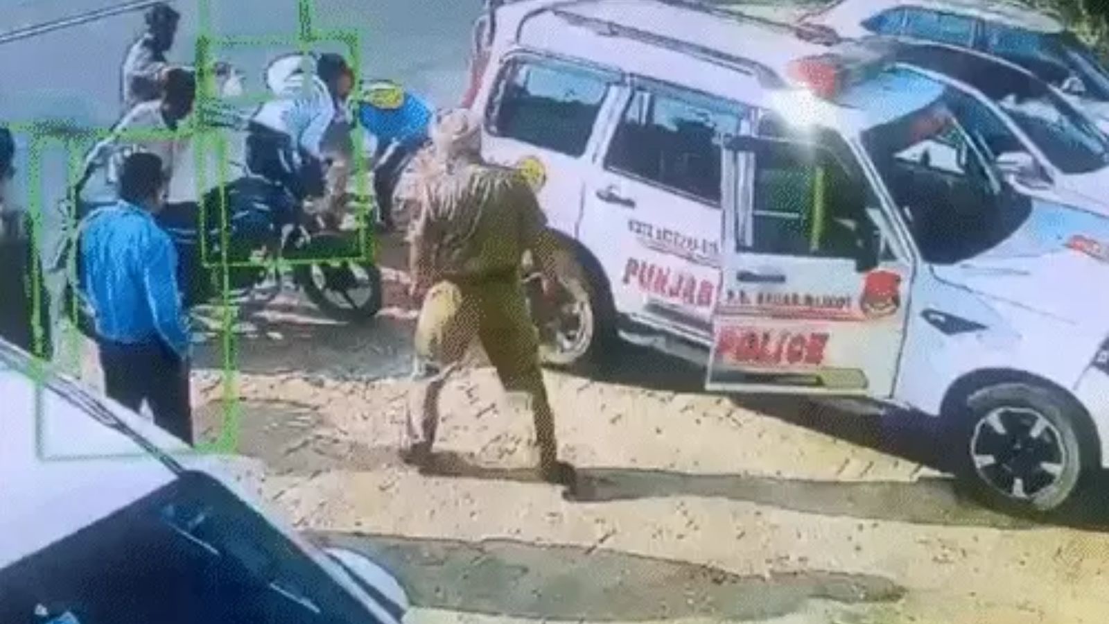 लुधियाना तेज रफ्तार कार ने 2 बाइक सवारों को मारी जोरदार टक्कर, 
