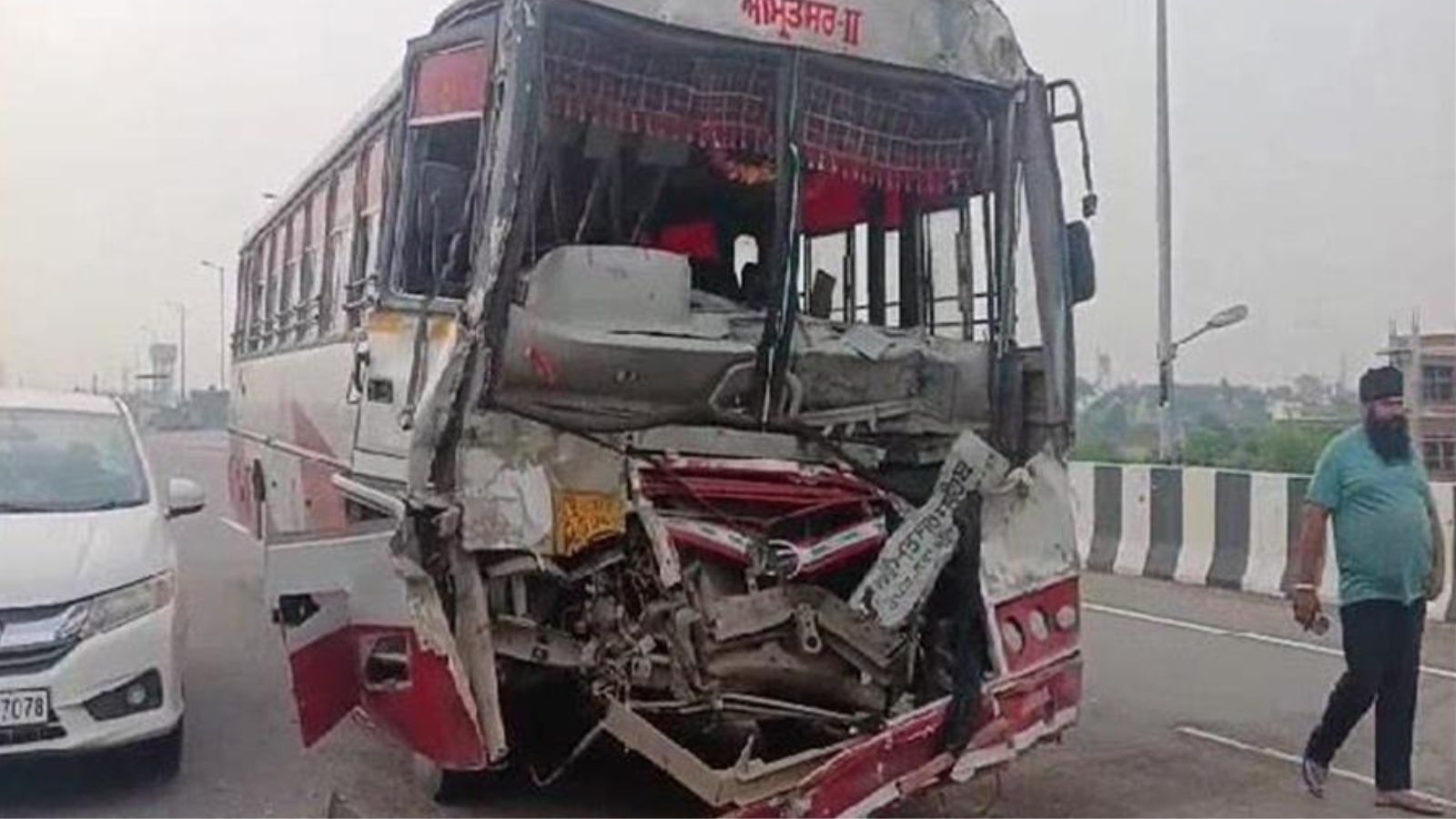 पंजाब में दर्दनाक हादसा : रोडवेज बस टिपर से टकराई,