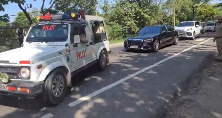डेरा ब्यास प्रमुख बाबा गुरिंदर सिंह ढिल्लों बिक्रम सिंह मजीठिया से मिलने नाभा जेल पहुंचे, 