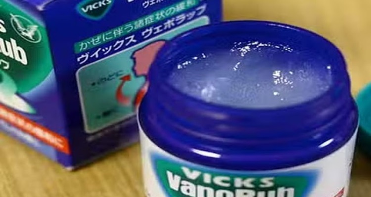 Vicks Vaporub Uses : छाती और सिर पर विक्स का इस्तेमाल करने से जल्दी