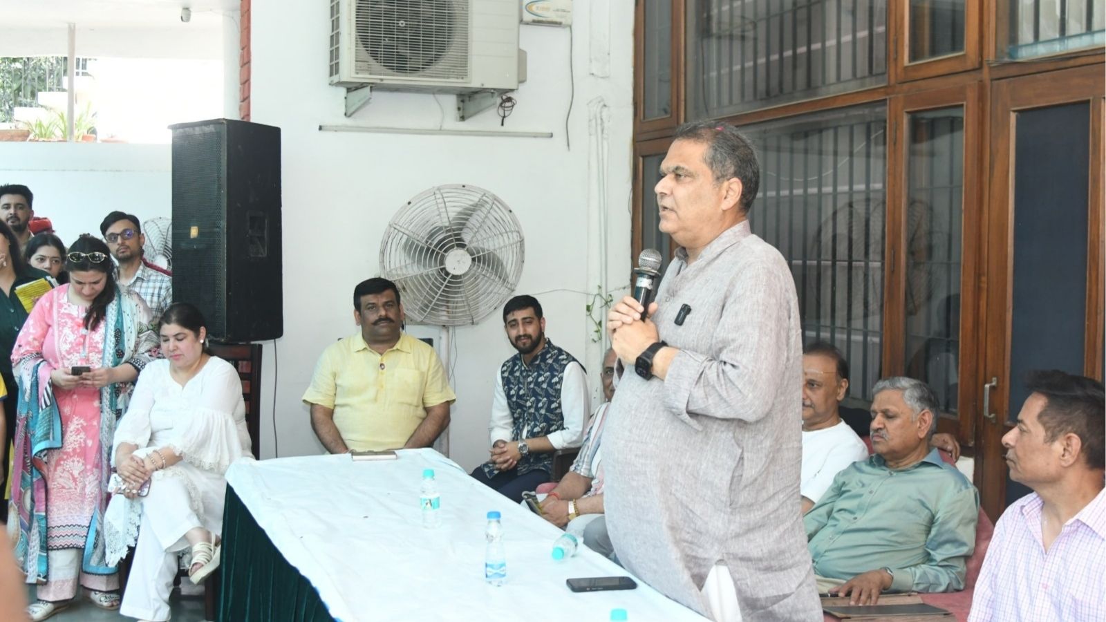 आप के उम्मीदवार संजीव अरोड़ा ने मतदाताओं से शहर के विकास के लिए 
