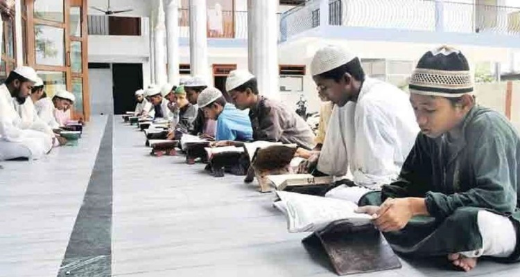 Madrassas Accepted Surrender : यूपी के 513 मदरसों ने सरेंडर की मान्यता, 