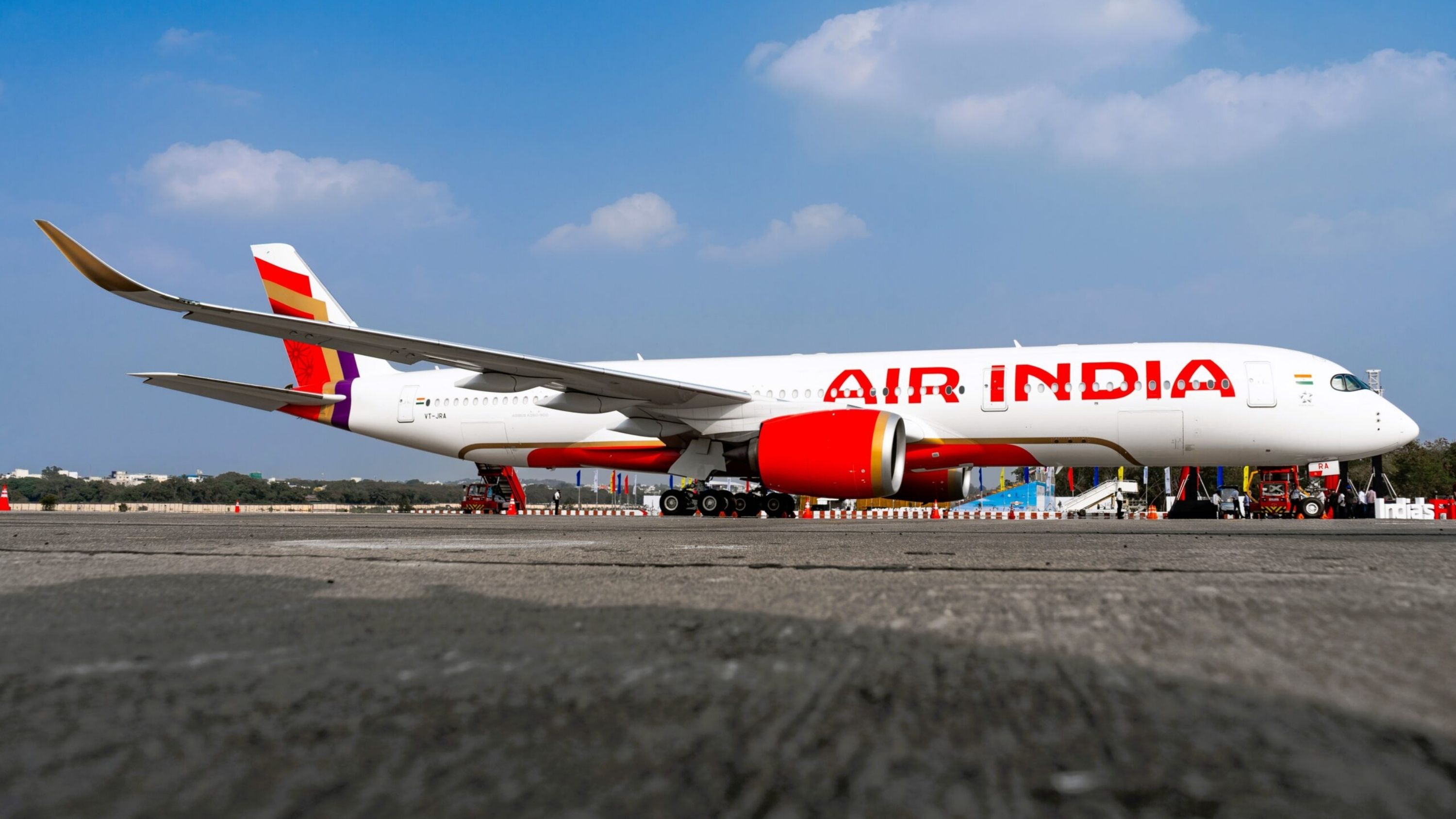 लंदन से मुंबई जा रही Air India की फ्लाइट में बढ़ी मुश्किलें, 