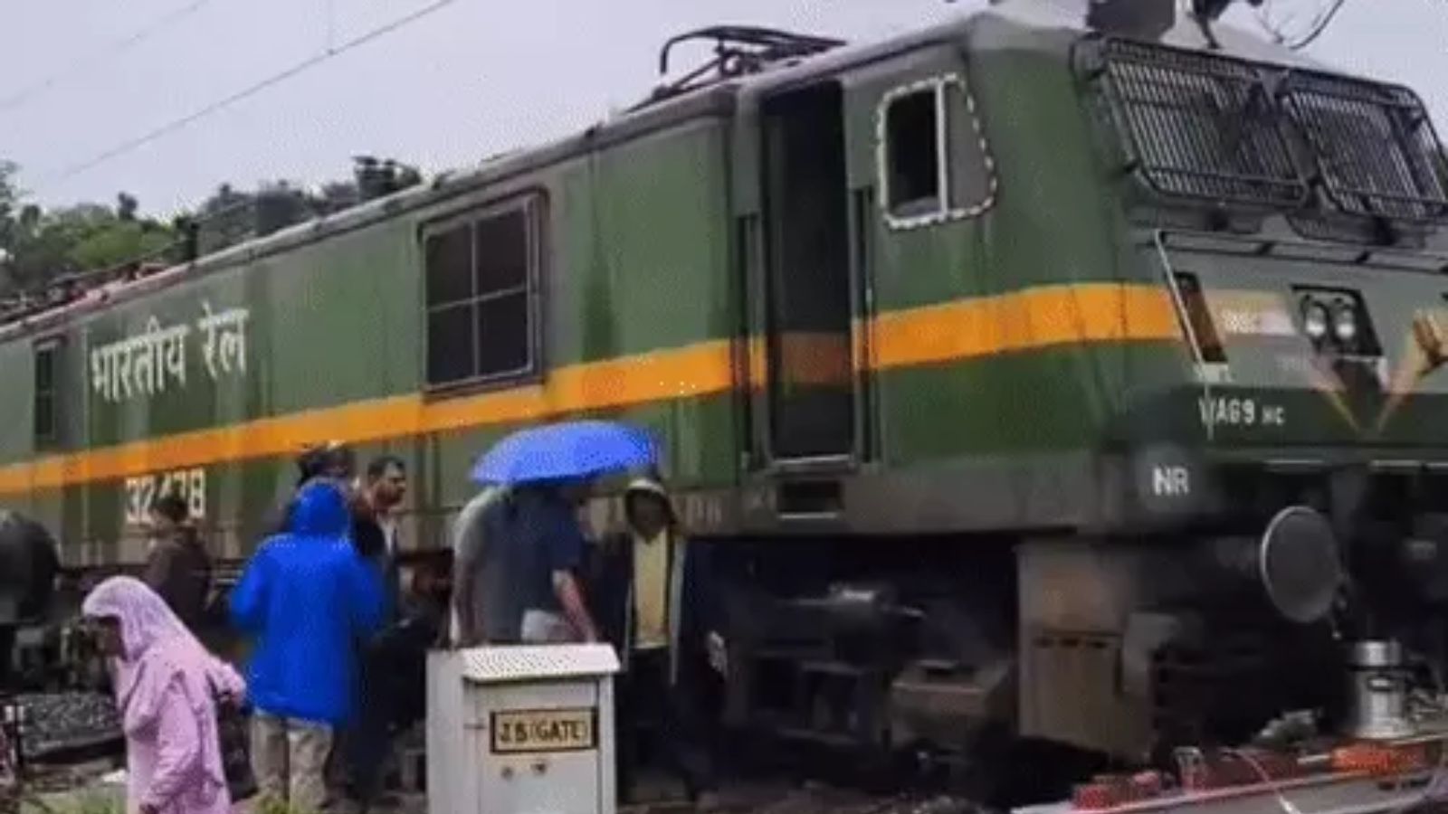 पंजाब आ रही ट्रेन हुई डिरेल,	