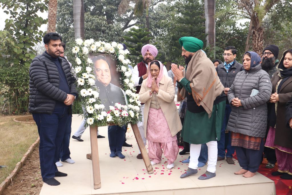 संतोख चौधरी की पहली बरसी पर पहुंचे कांग्रेसी नेता,