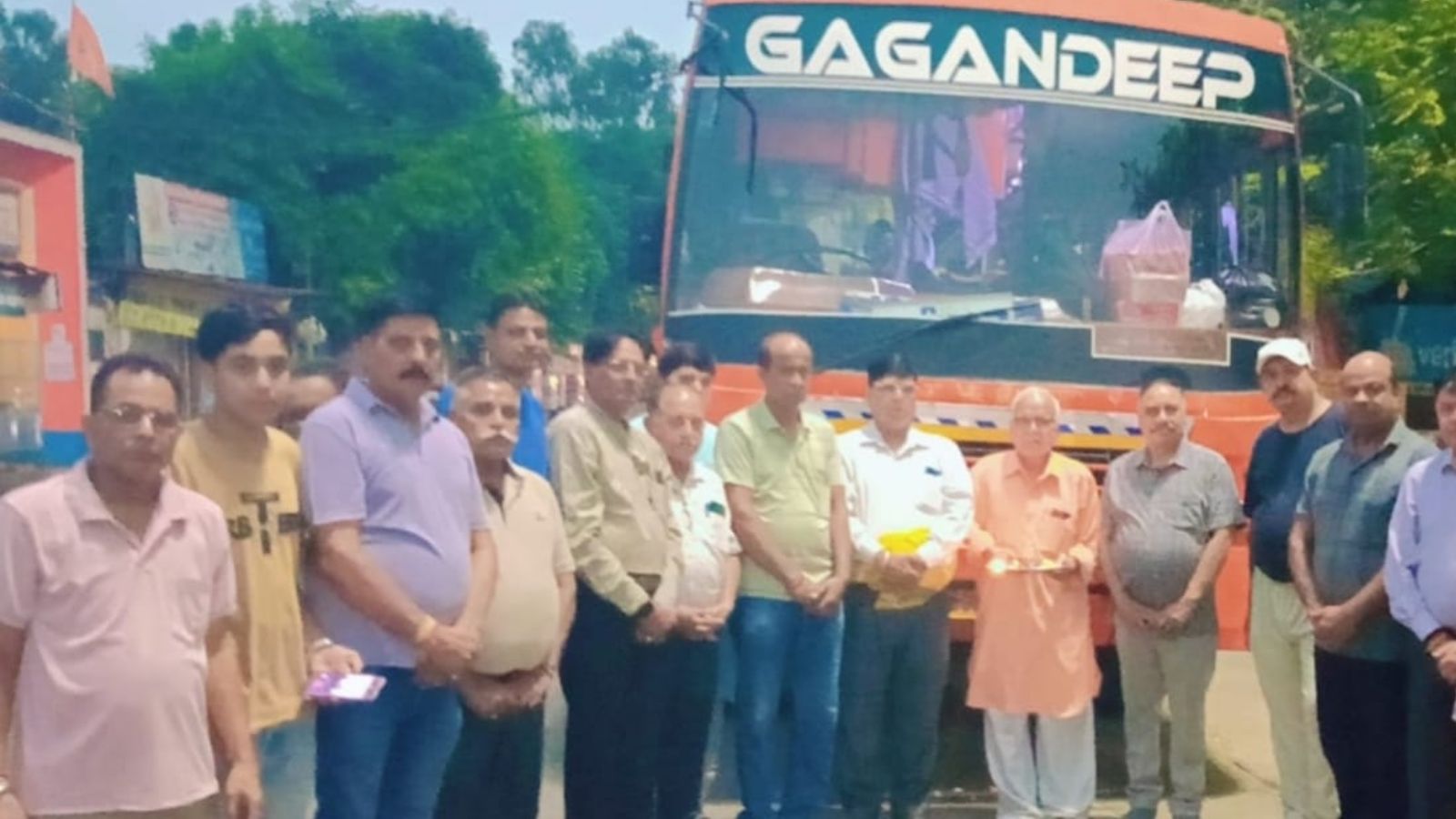 जय माता चिंतपूर्ण दर्शन सोसायटी ने लोगों को करवाए फ्री में मां के दर्शन,