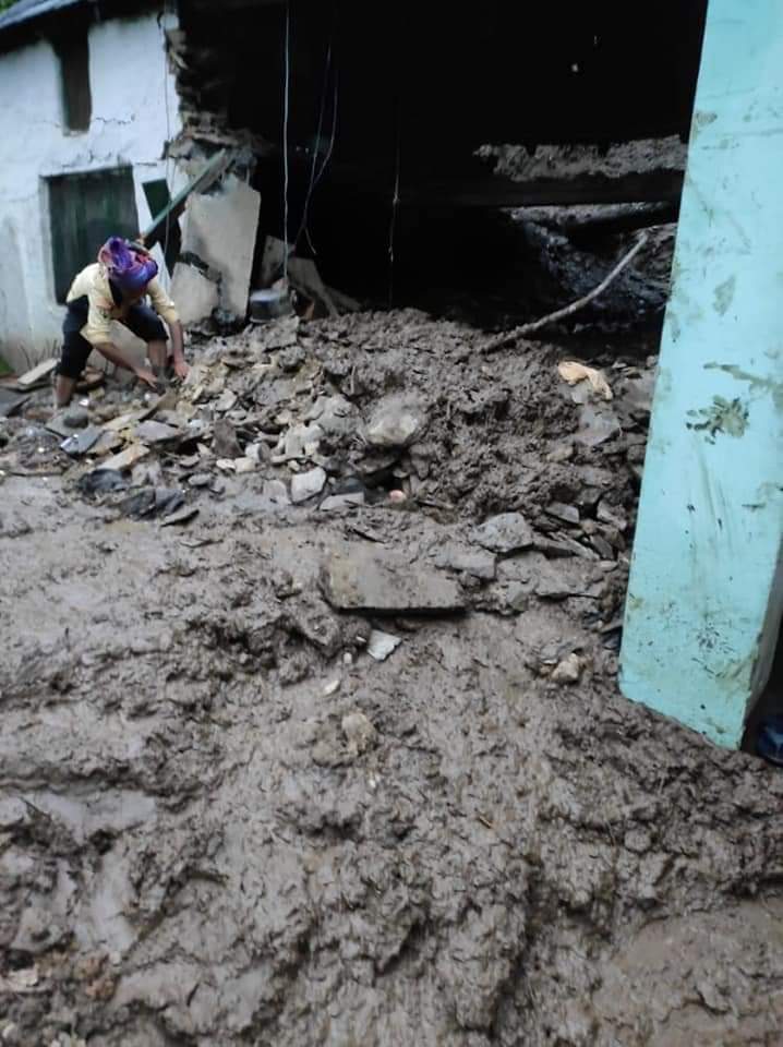 चंबा में बारिश से मकान की छत गिरने से 3 लोगों की मौत, DEOC ने 25 अगस्त तक किया बारिश अलर्ट जारी  